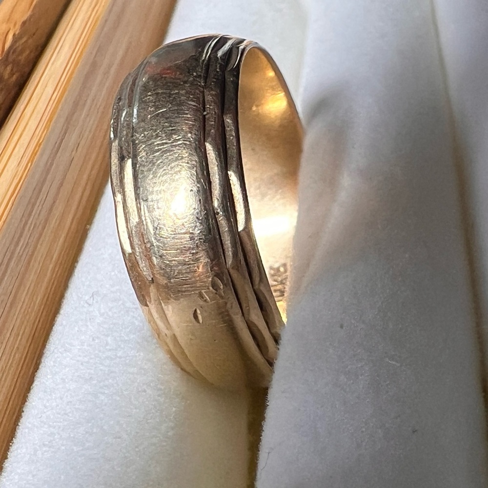 Gold band - Picture 4 of 5